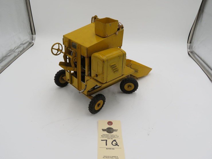 1950's-doepke-model-toy-crane-and-structo-cement-mixer-image-4