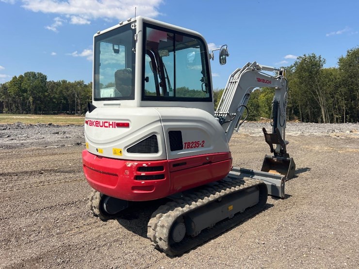 2021-takeuchi-tb235-2-image-4