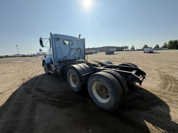 2015-kenworth-t800-image-3