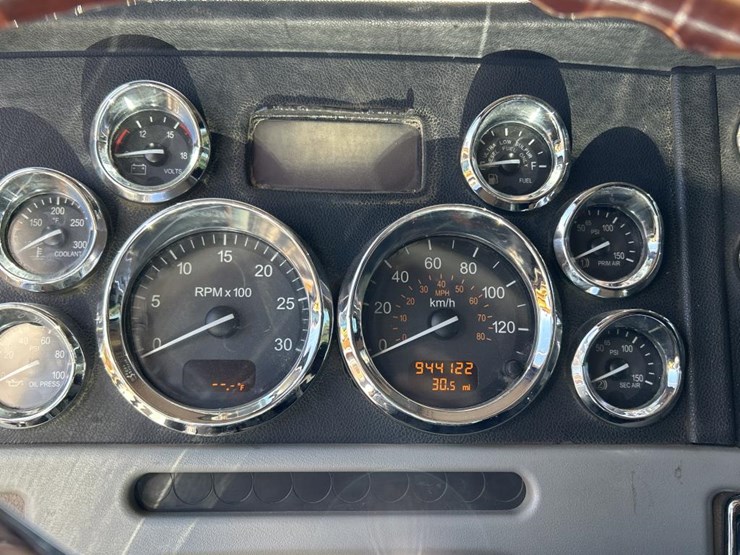 2012-peterbilt-389-image-67