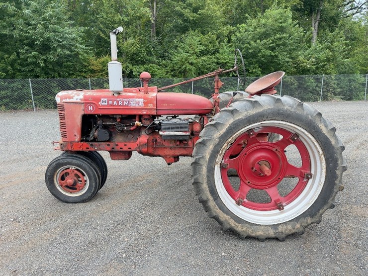mccormick-farmall-h-tractor-image-2