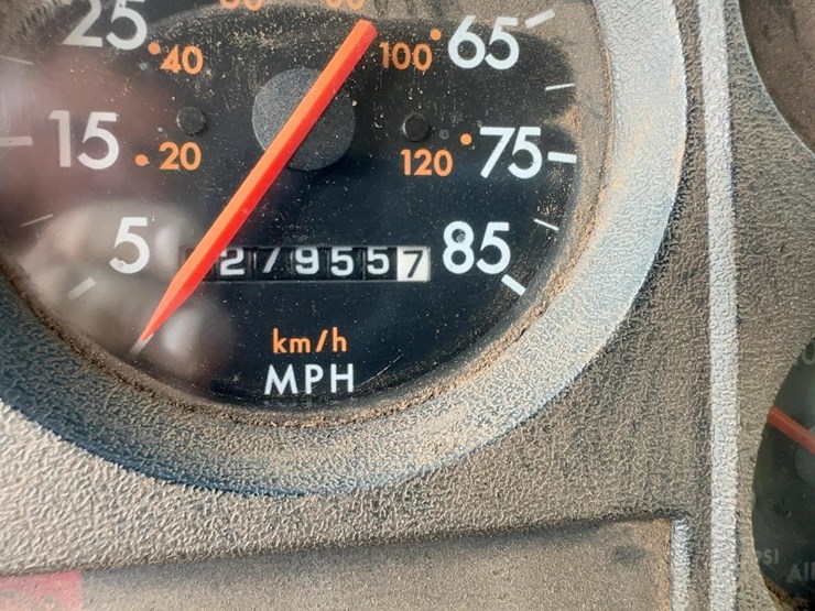 2000-freightliner-fl112-image-24