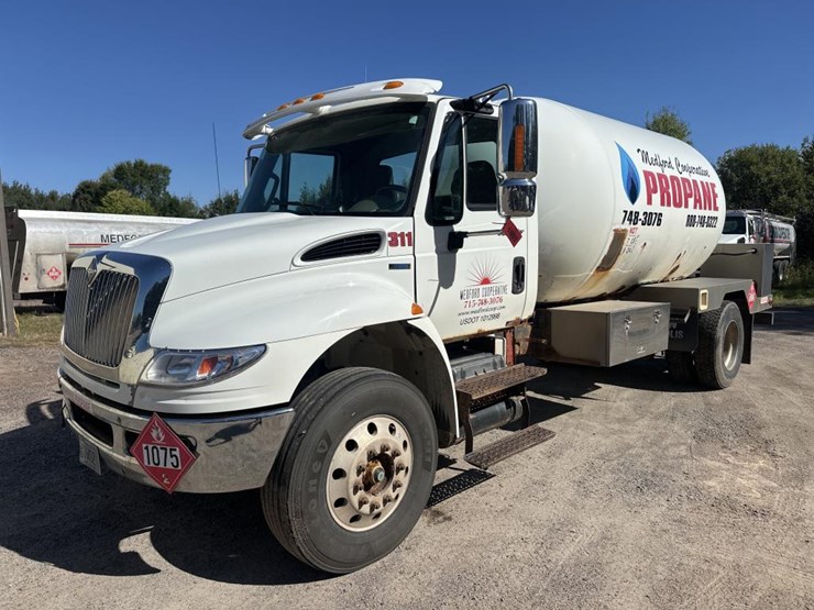 #1803-•-2011-international-durastar-tanker-truck-image-1