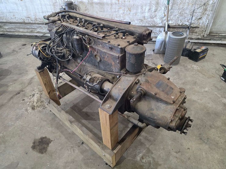 late-model-pontiac-inline-8-engine-converted-to-marine-use-by-kermath,-loose-and-in-excellent-condit-image-2