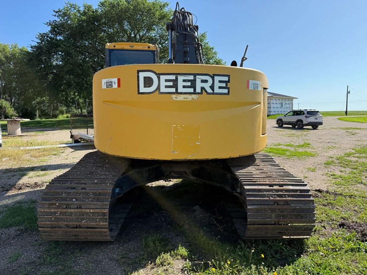 deere-225d-lc-image-4