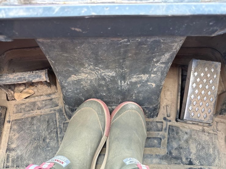 2012-deere-333d-image-31
