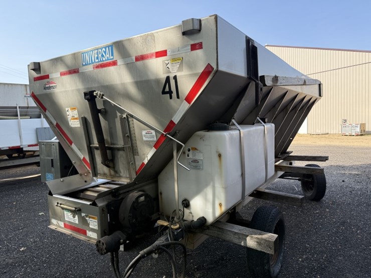 #1224-•-15’-v-box-stainless-steel-salt-spreader-image-5