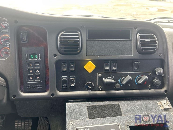 2016-freightliner-m2-106-braun-ambulance-image-11