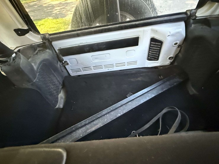2011-jeep-wrangler-sport-image-16