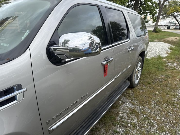 2008-cadillac-escalade-image-10