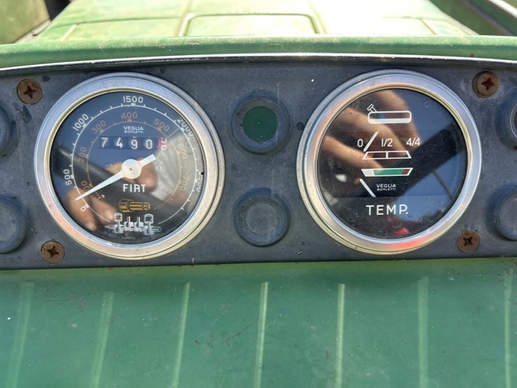 #5217-•-oliver-tractor-w/-loader-image-49