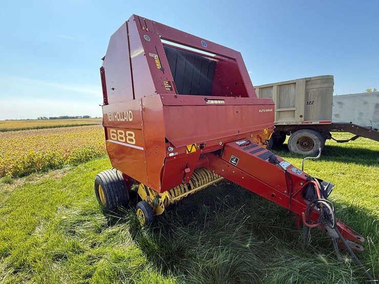 new-holland-688-image-2