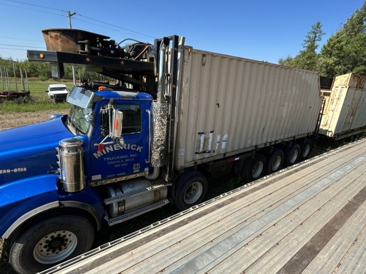 #1753-•-2005-western-star-tri-axle-storm-cleanup-truck-image-2