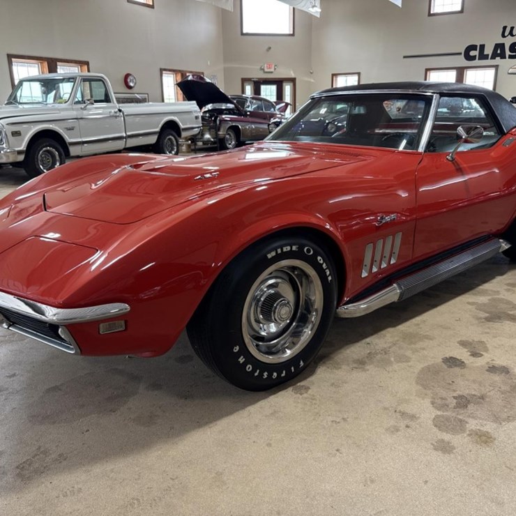 #1390 • 1969 Chevrolet Corvette Stingray Car