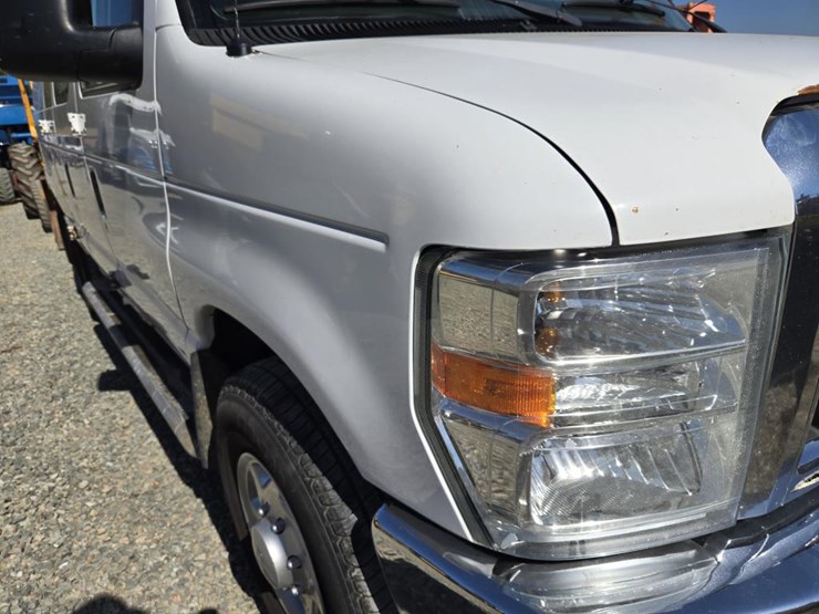 2013-ford-cargo-image-11