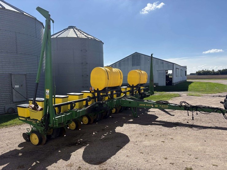 john-deere-7200-image-7