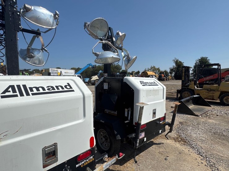 2019-allmand-night-life-v-series-light-plant-image-5