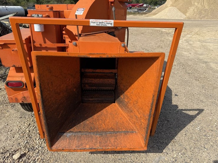 #1233-•-towable-wood-chipper-image-17