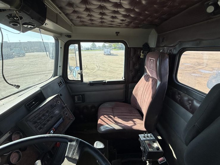 2015-kenworth-t800-image-83