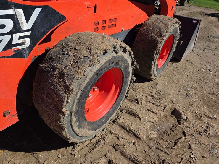 2019-kubota-ssv75-image-35