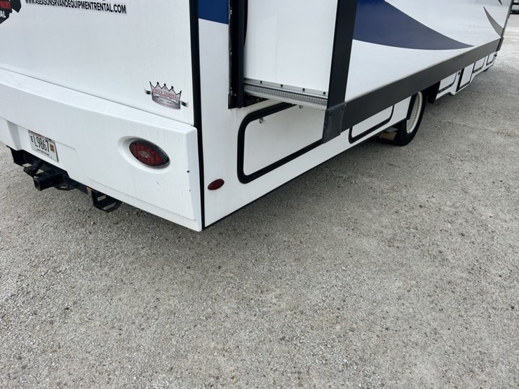 2021-ford-e450-image-20