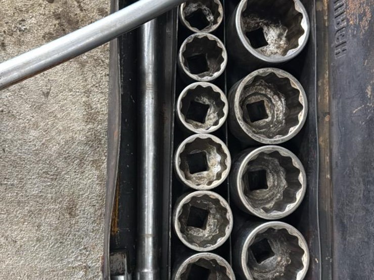 #139-•-pittsburgh-1"-drive-socket-set-image-1