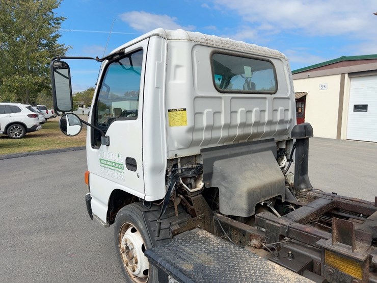2003-isuzu-npr-image-12