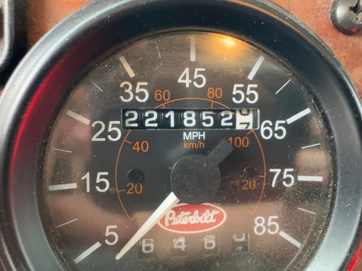 2004-peterbilt-330-image-25