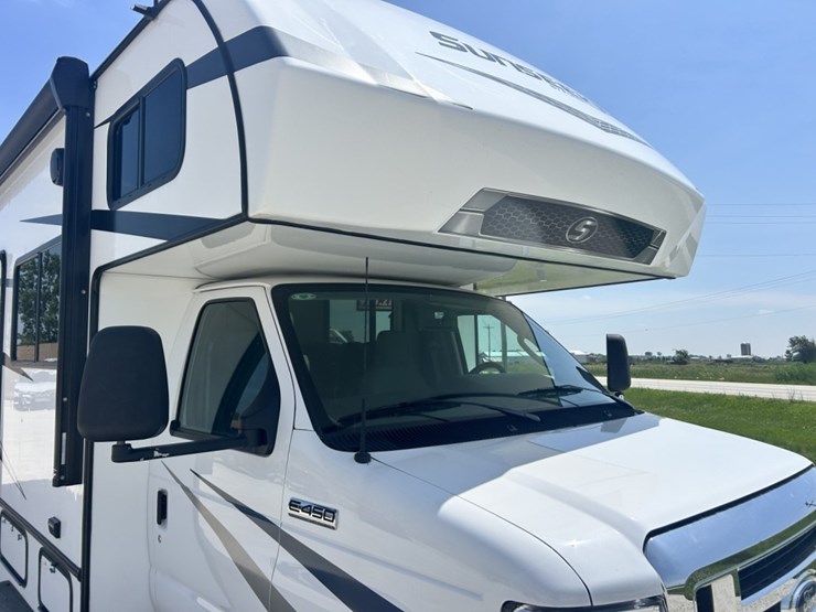 2023-ford-e450-image-26