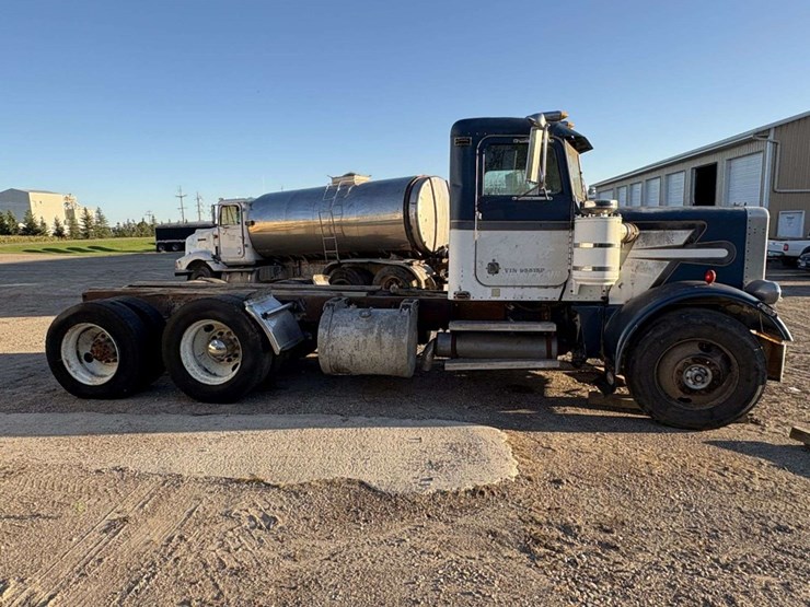 1977-peterbilt-359-image-3