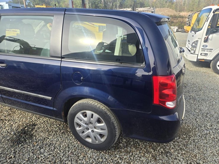 2014-dodge-grand-caravan-image-15
