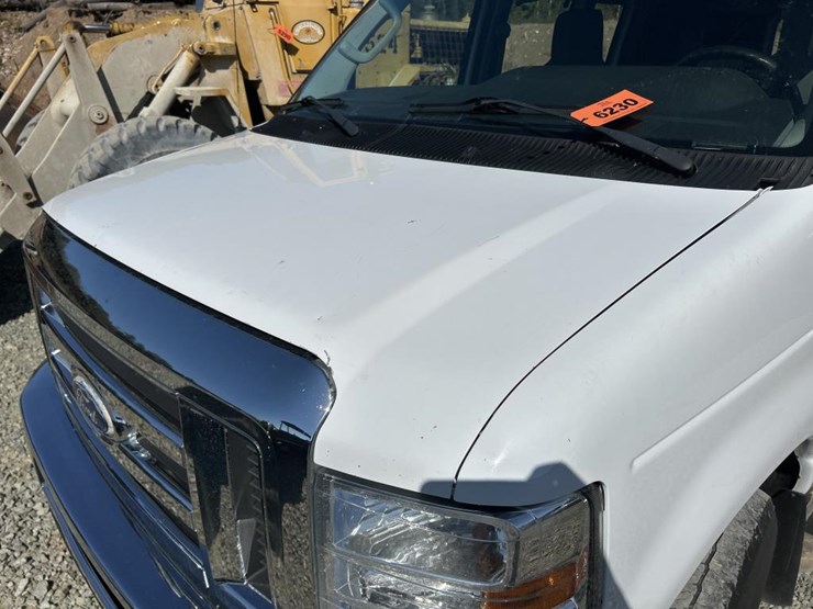 2014-ford-e250-image-14