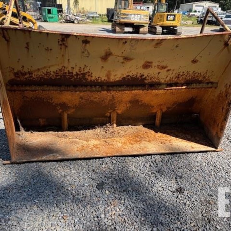 DUMP TRUCK SPREADER TAILGATE