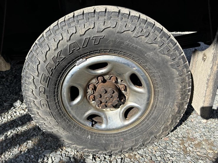 2005-gmc-2500-image-68