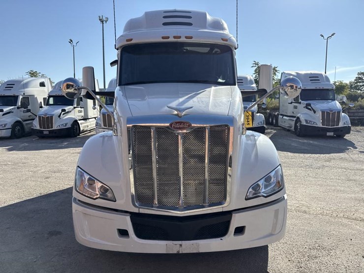 2022-peterbilt-579-image-8