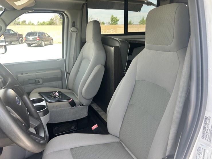 2023-ford-e450-image-46