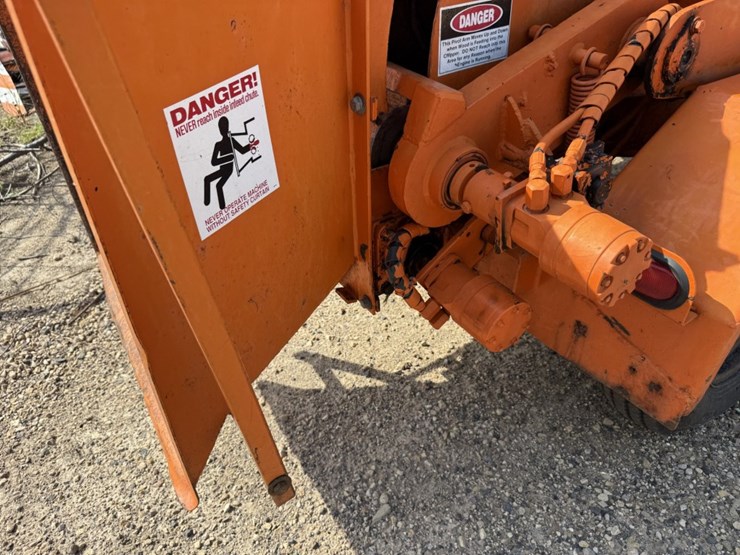 #1233-•-towable-wood-chipper-image-21