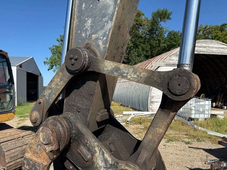 deere-225d-lc-image-15