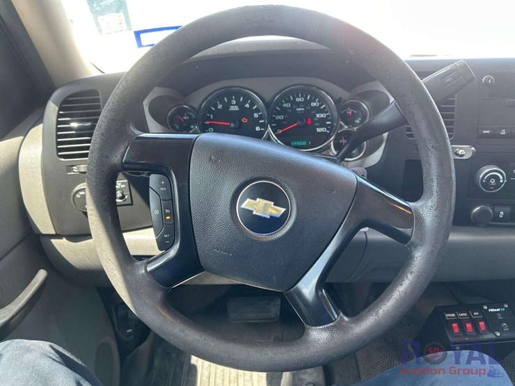 2012-chevrolet-silverado-3500-image-15