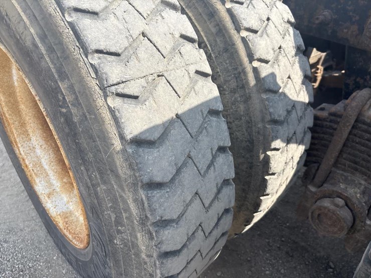 2000-mack-rd600-image-26