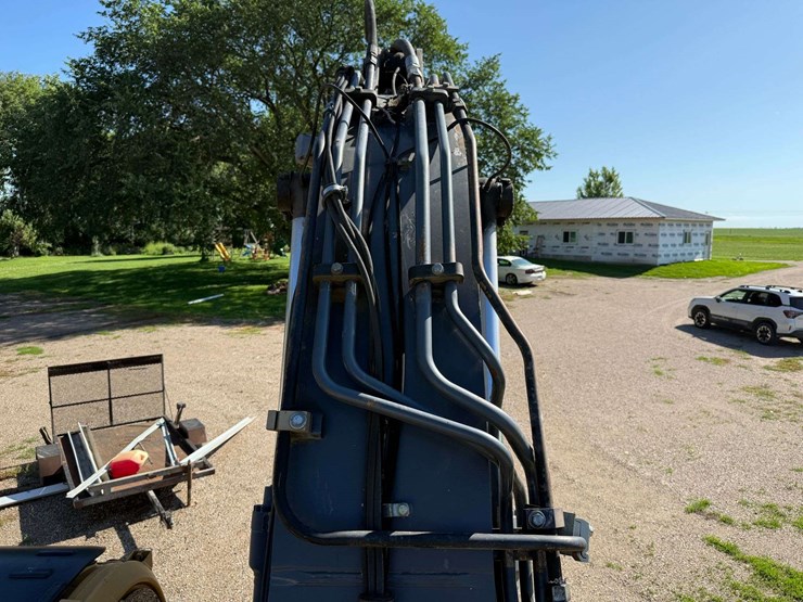 deere-225d-lc-image-48