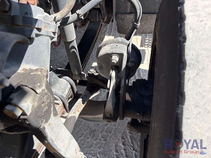 2016-freightliner-114sd-image-15