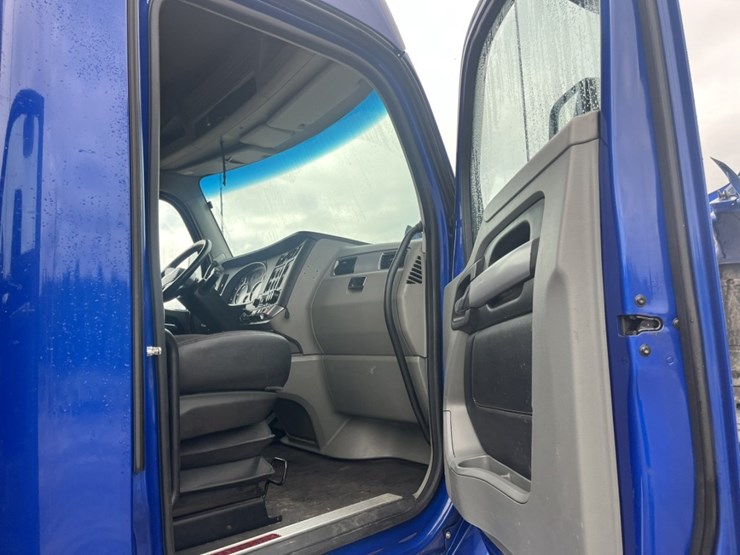 2020-kenworth-t680-image-108