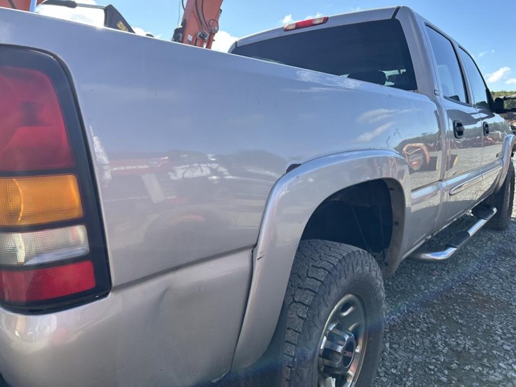 2005-gmc-2500-image-11