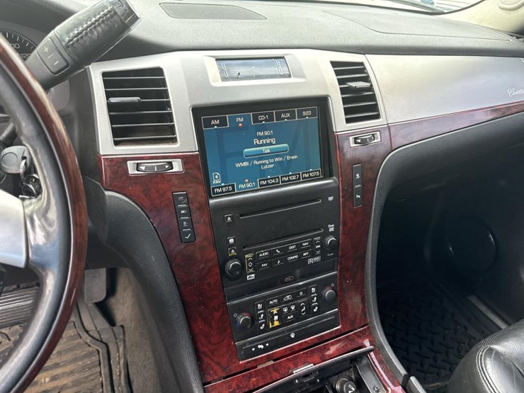2008-cadillac-escalade-image-18