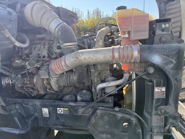 2020-peterbilt-579-image-23