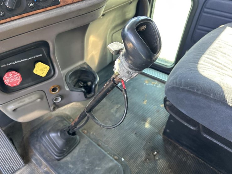 2007-peterbilt-386-image-73
