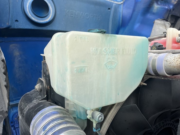 2020-kenworth-t680-image-30