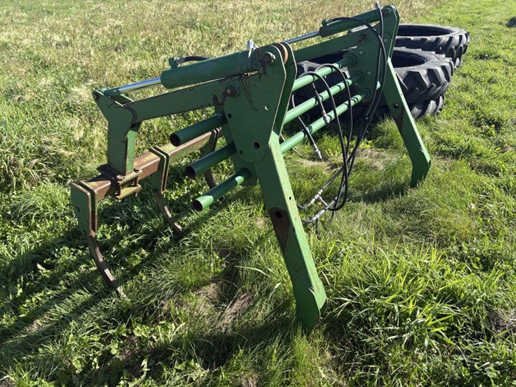 john-deere-746-image-1
