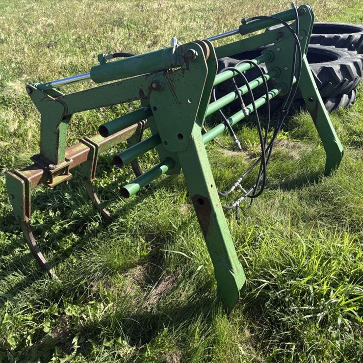 JOHN DEERE 746